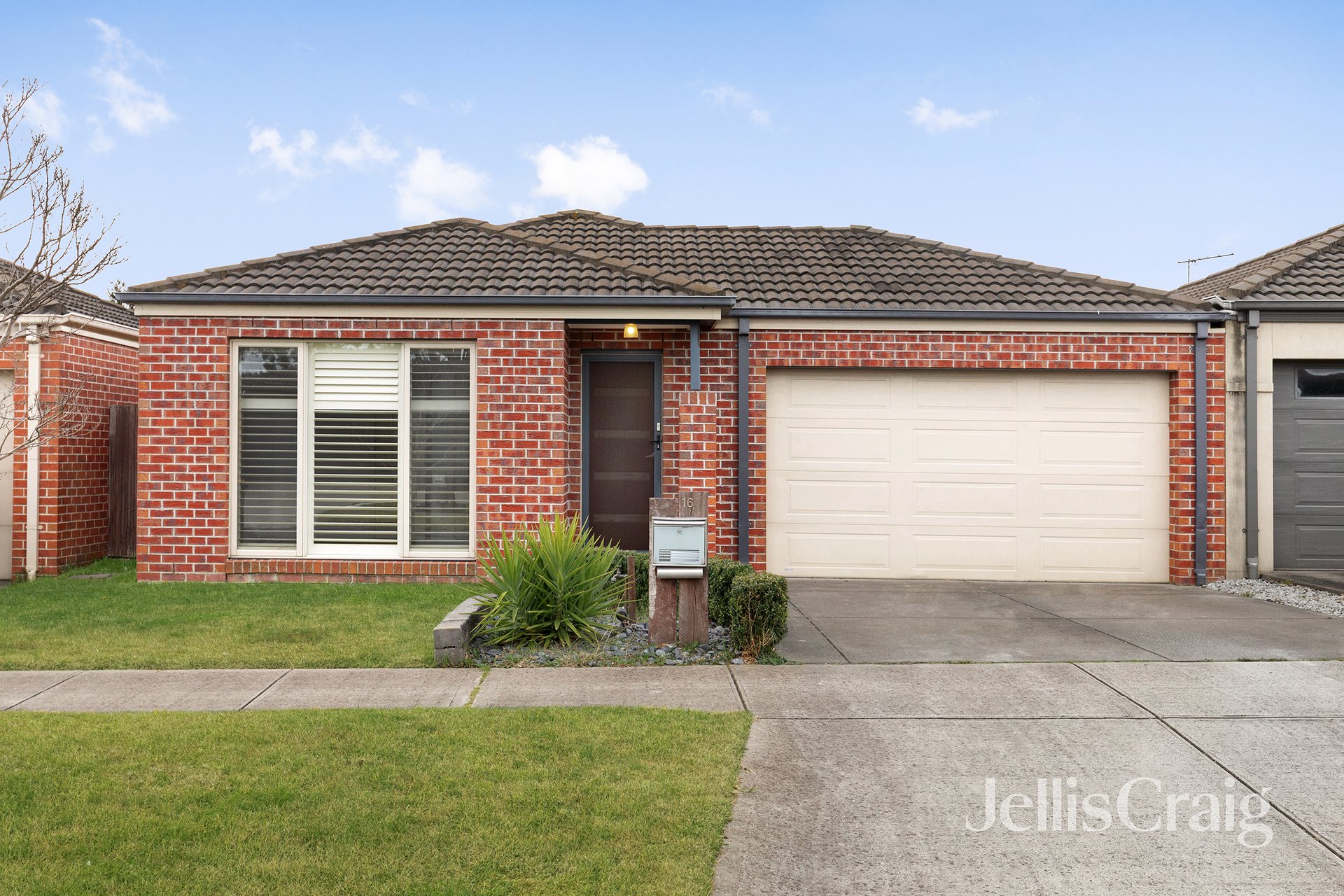 16 Gillow Grove, Doreen image 1