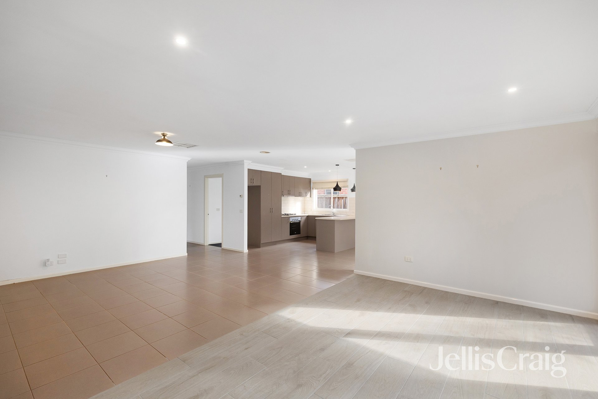 16 Gillow Grove, Doreen image 5