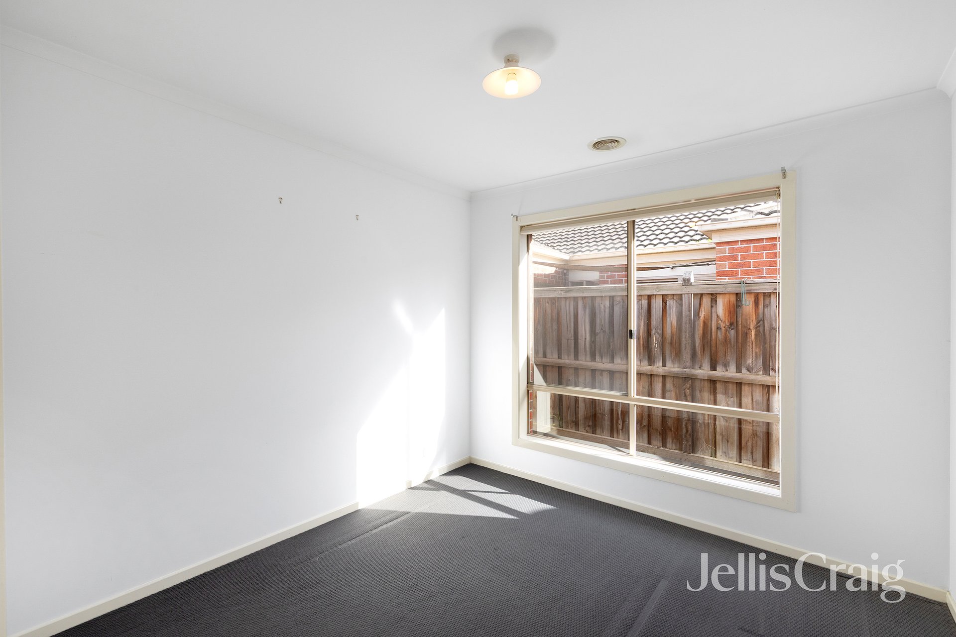 16 Gillow Grove, Doreen image 6