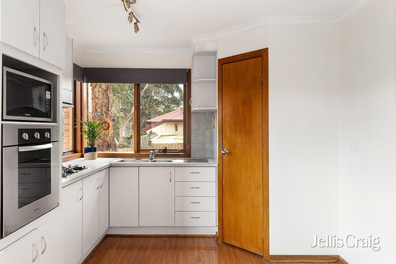 1/6 Gladstone Road, Briar&nbsp;Hill image 5