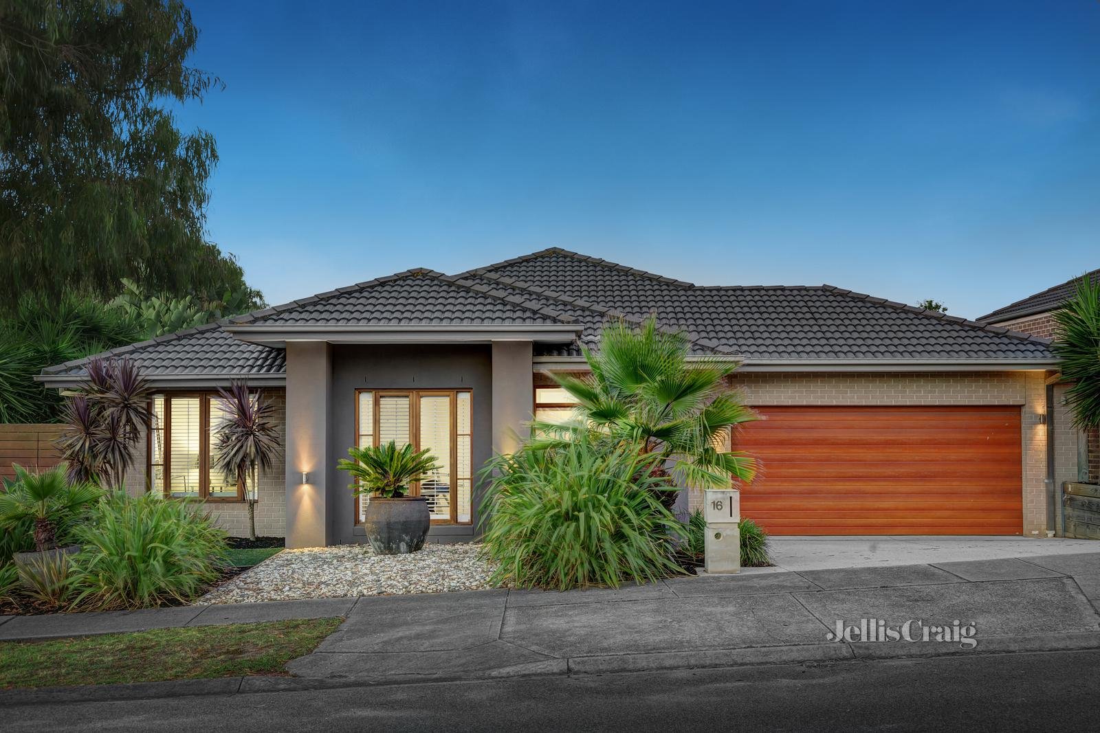 16 Glass Crescent, Doreen image 1