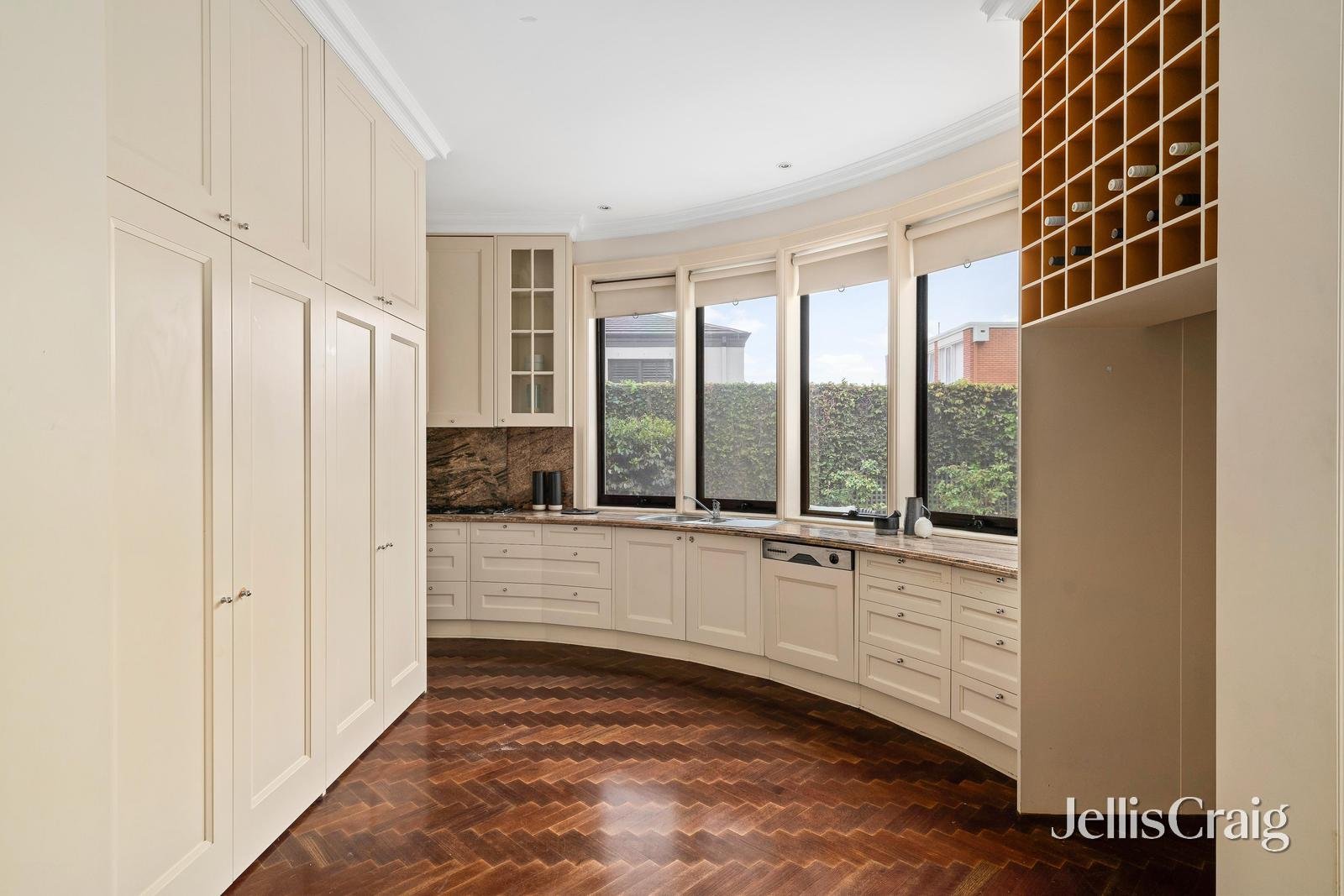 16 Glenbervie Road, Toorak image 3