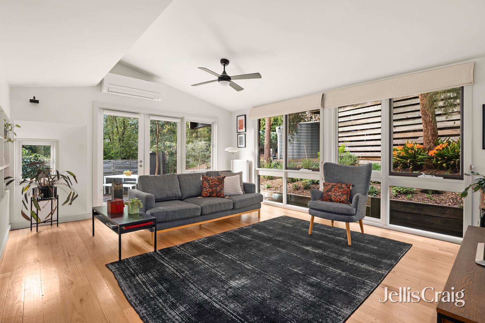 16 Glenister Drive, Eltham image 4