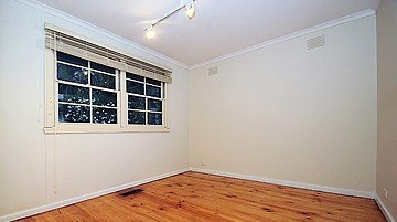 16 Greenways Road, Glen&nbsp;Waverley image 2