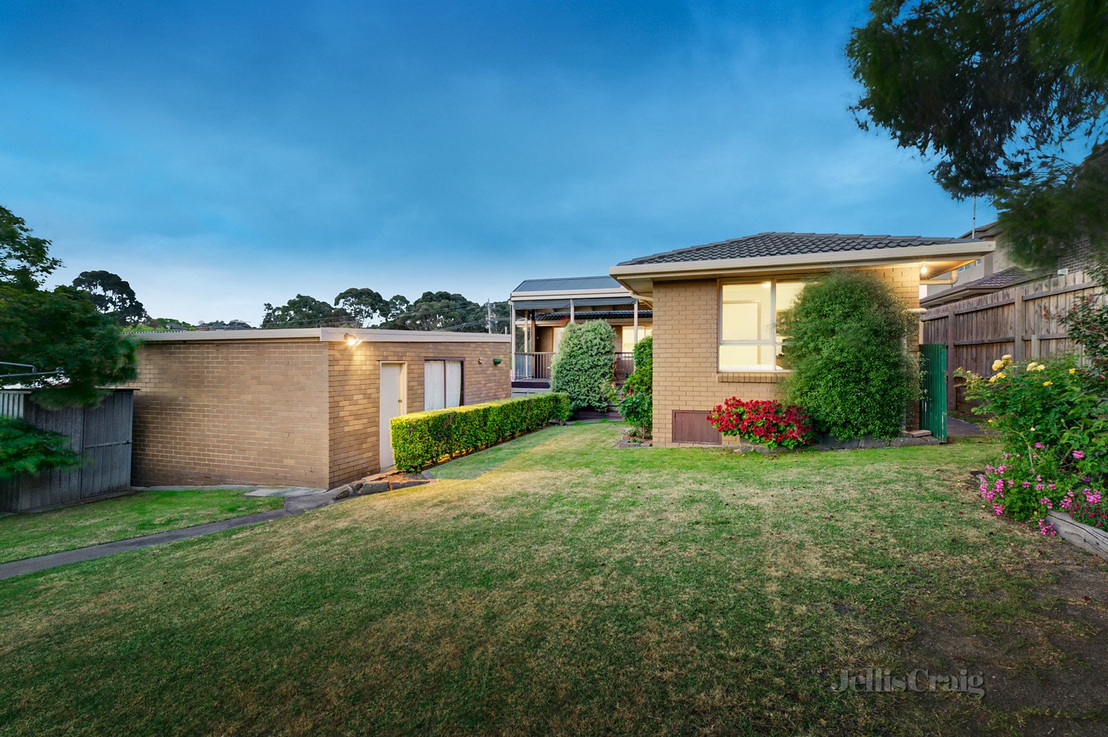 16 Grevillea Road, Doncaster East image 10