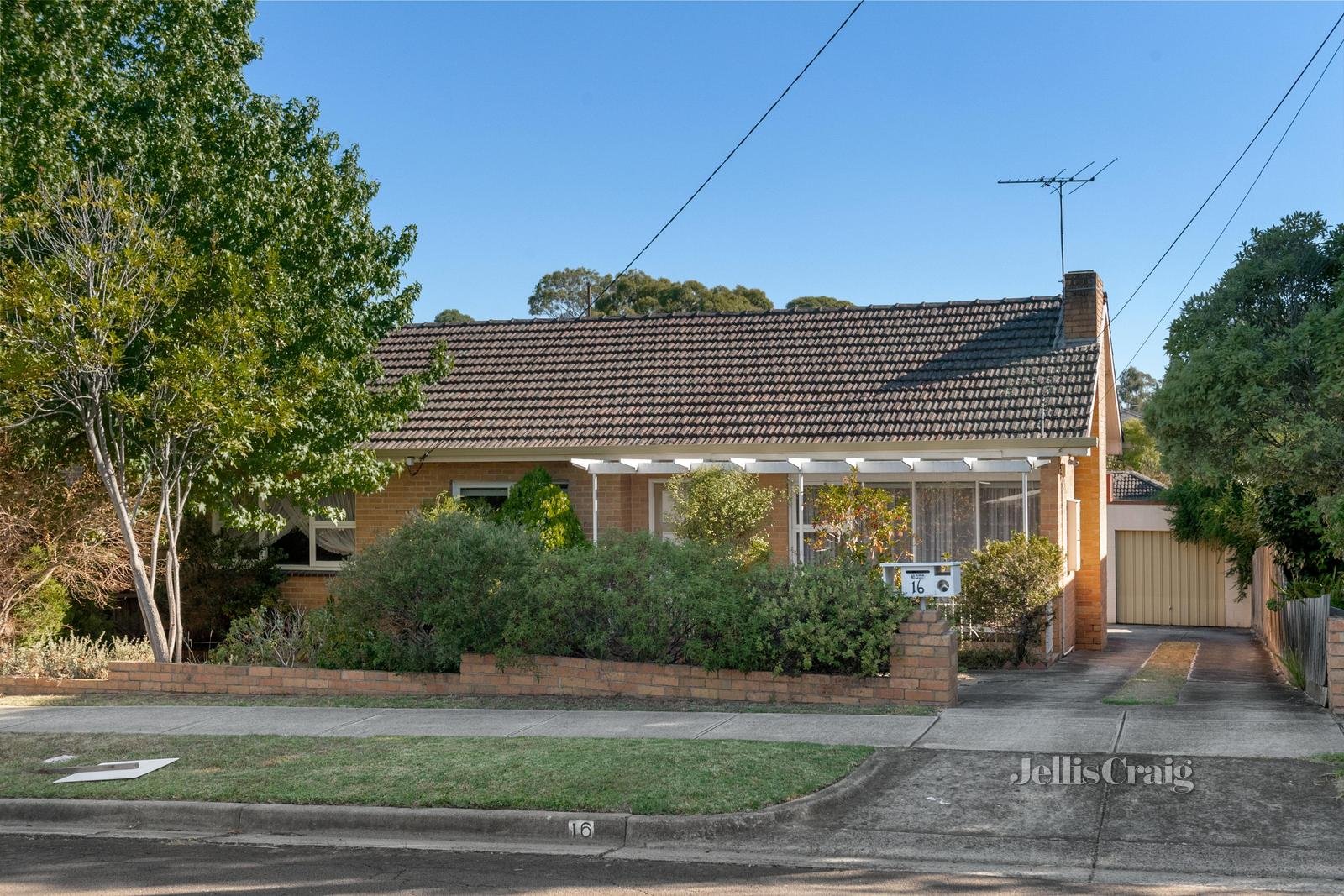 16 Hamilton Avenue, Blackburn image 2