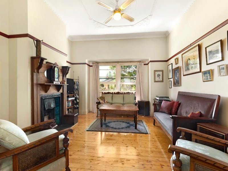16 Hannaslea Street, Box Hill image 2