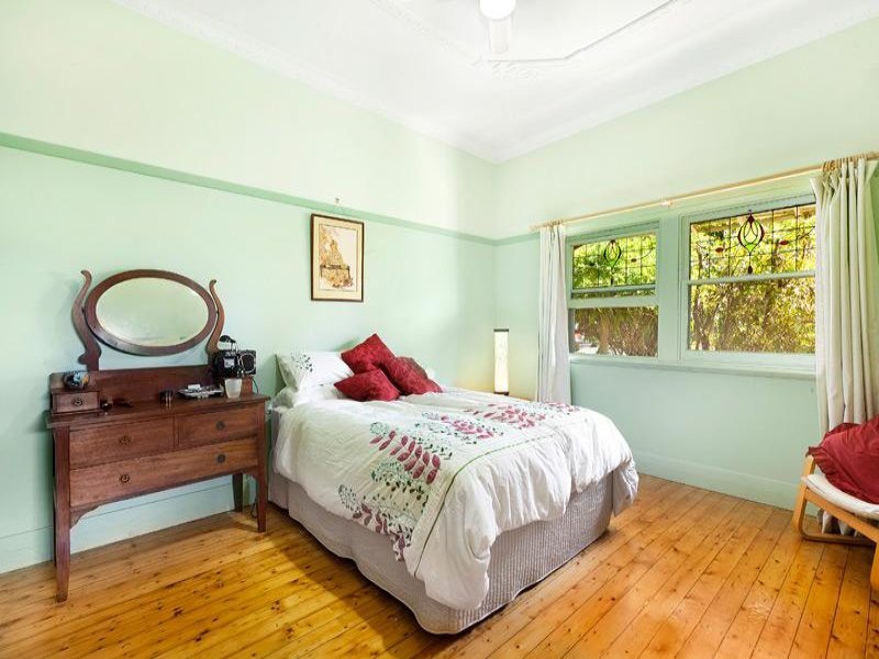 16 Hannaslea Street, Box Hill image 5