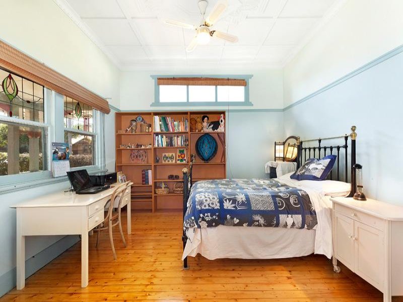 16 Hannaslea Street, Box Hill image 6
