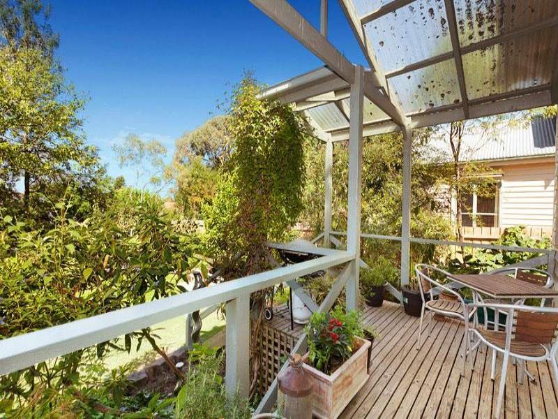 16 Hannaslea Street, Box Hill image 7