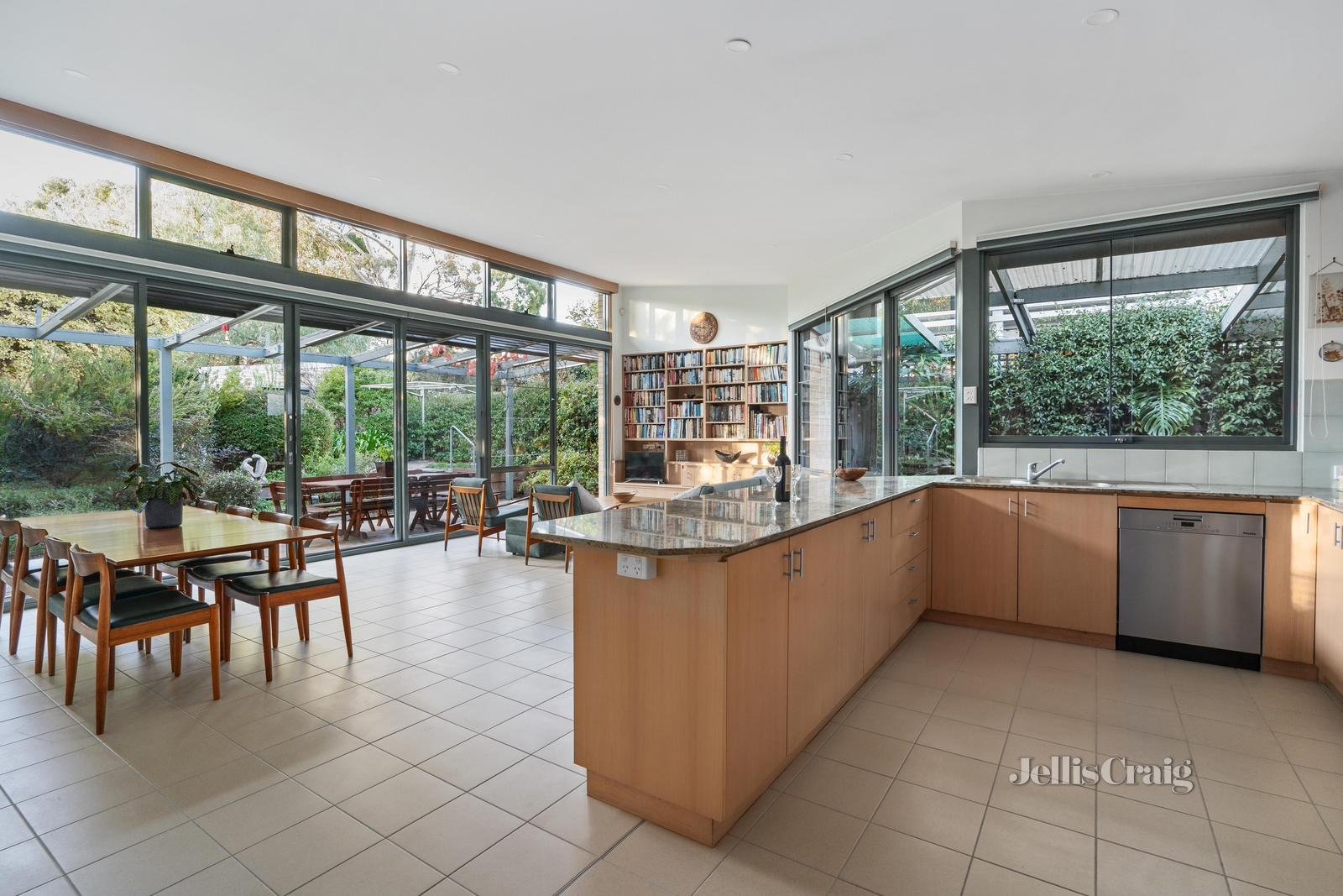 16 Hartlands Road, Ivanhoe East image 5