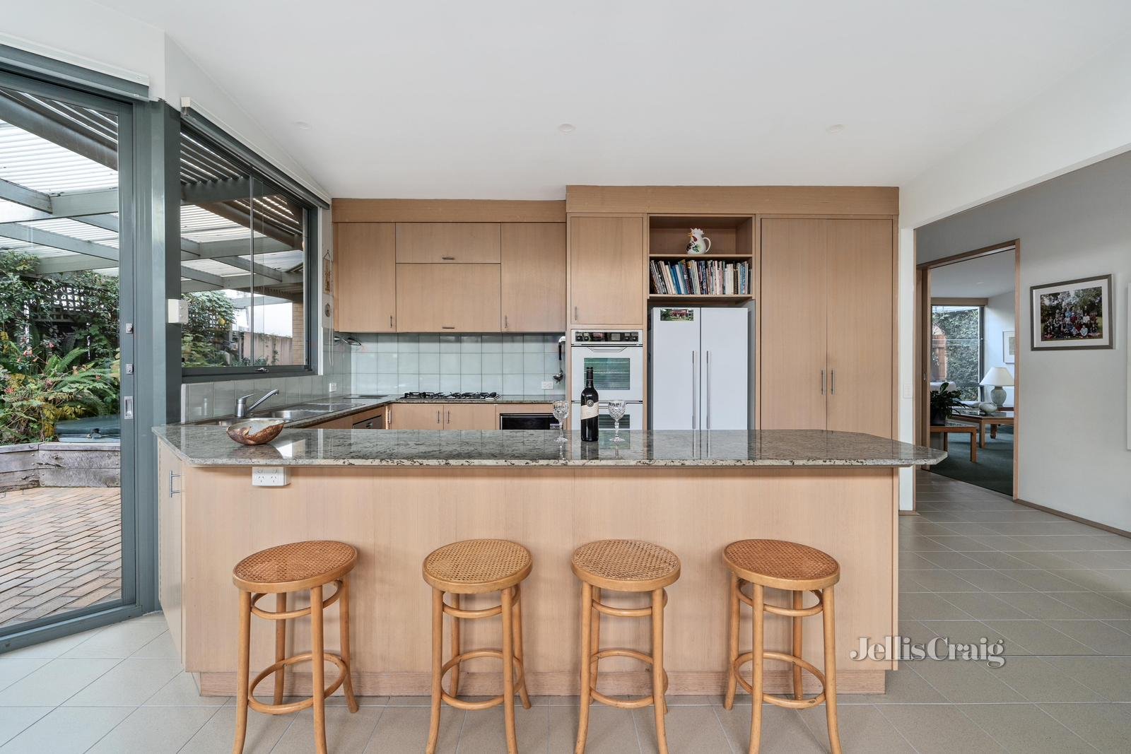 16 Hartlands Road, Ivanhoe East image 7