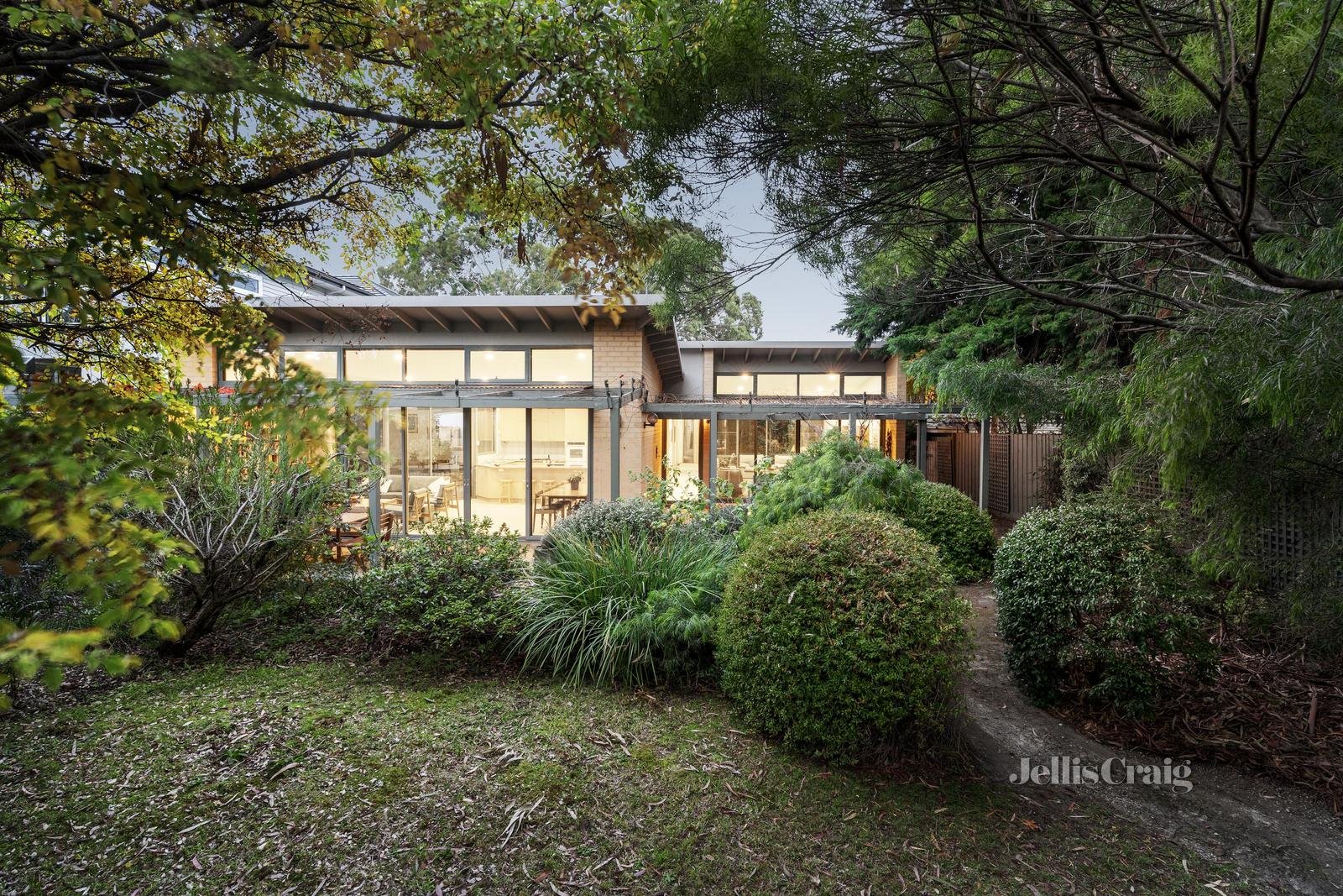 16 Hartlands Road, Ivanhoe East image 15