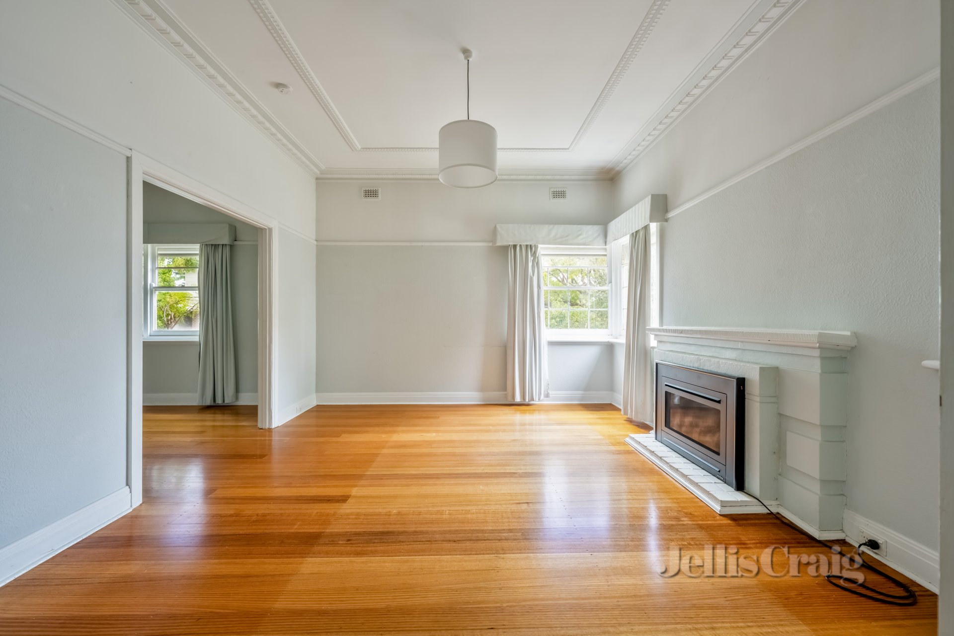 16 Hazeldine Road, Glen Iris image 1