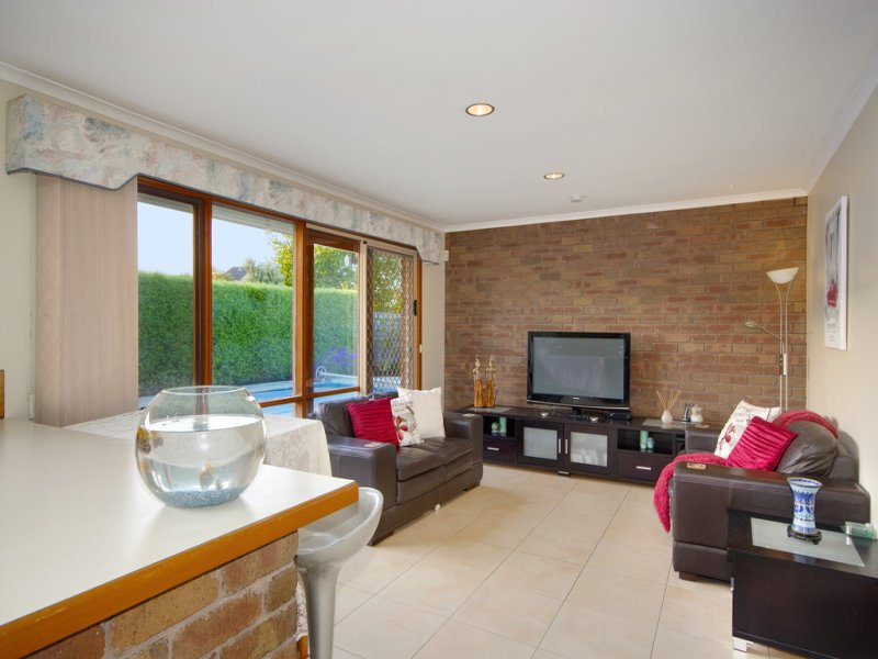 16 Hazlewood Crescent, Leopold image 4
