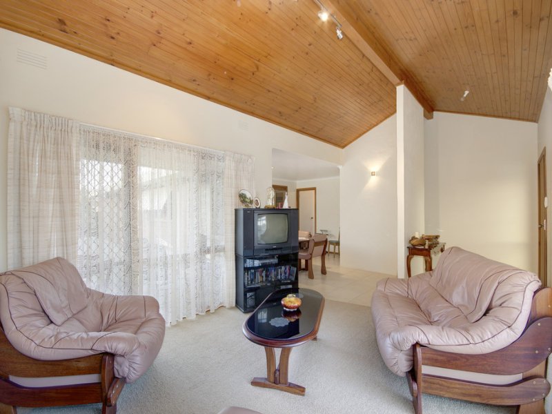 16 Hazlewood Crescent, Leopold image 5