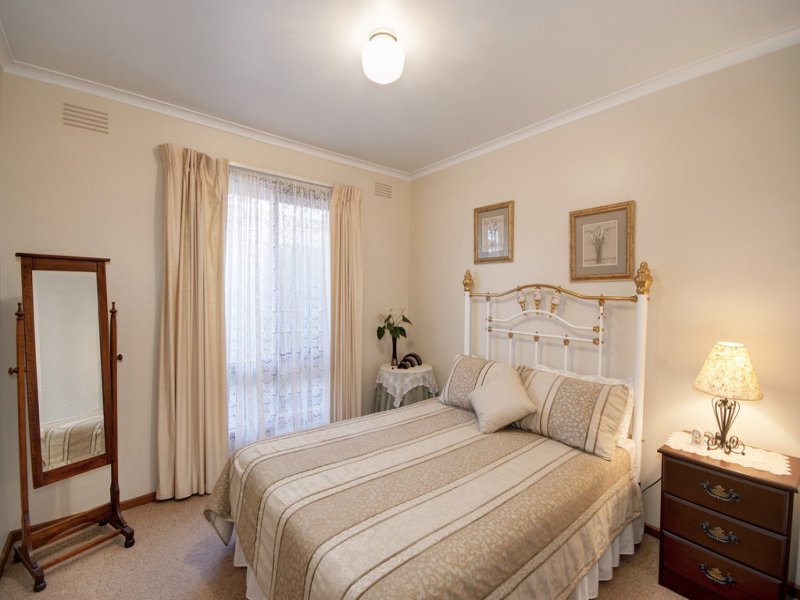 16 Hazlewood Crescent, Leopold image 10