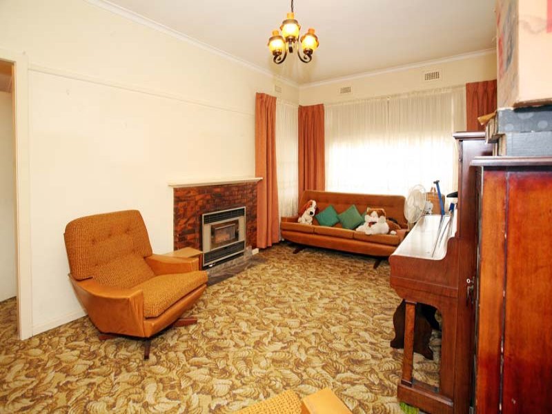 16 Hiddleston Avenue, Box Hill South image 4