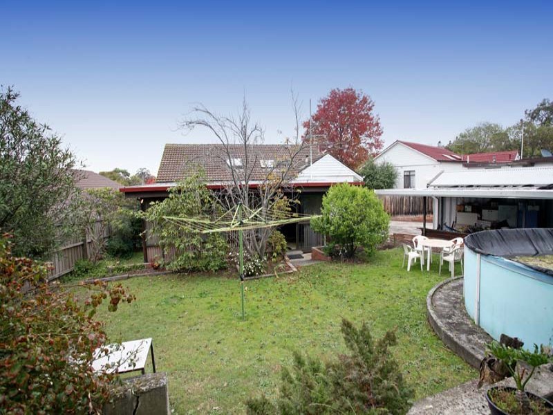 16 Hiddleston Avenue, Box Hill South image 6