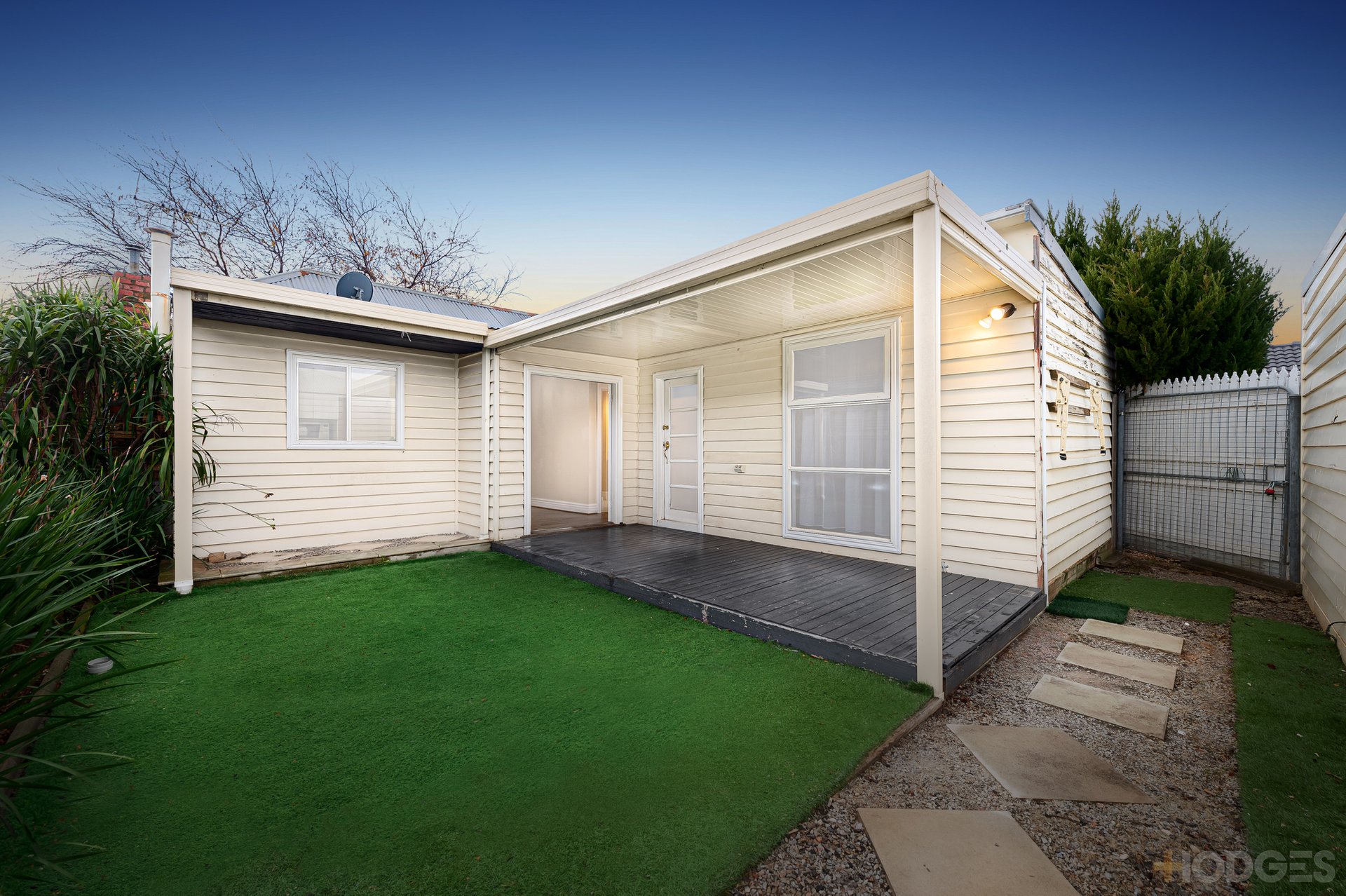 1 / 6 High Street Werribee