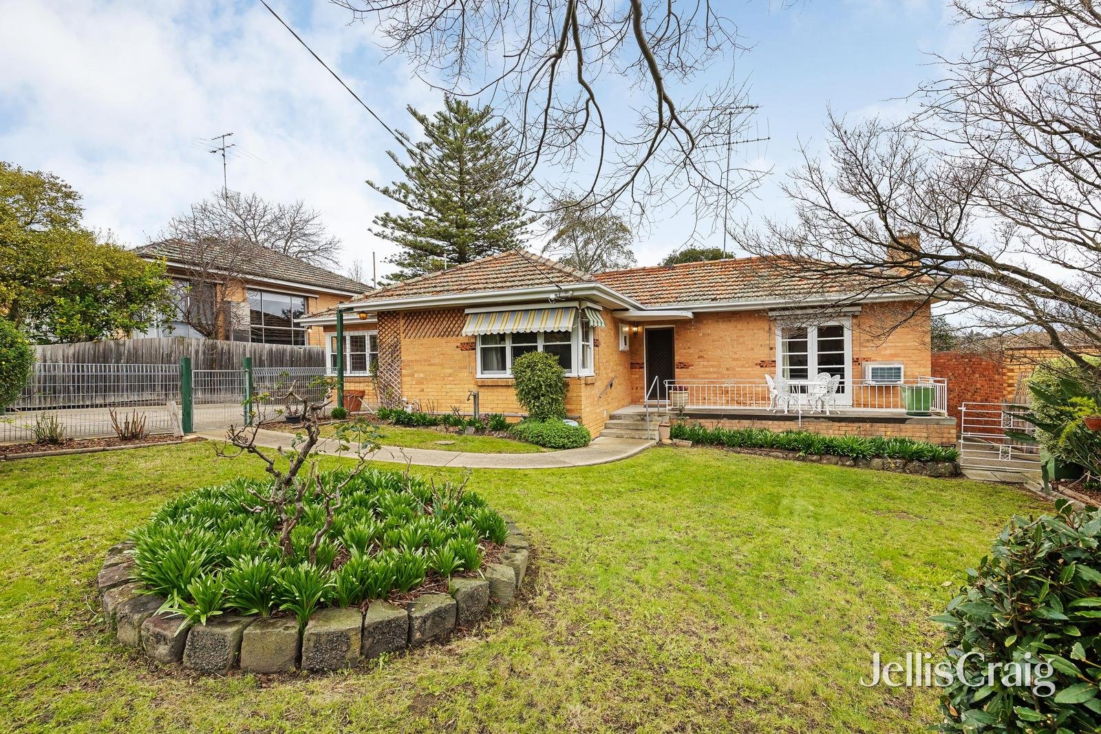 16 Highland Avenue, Balwyn image 1