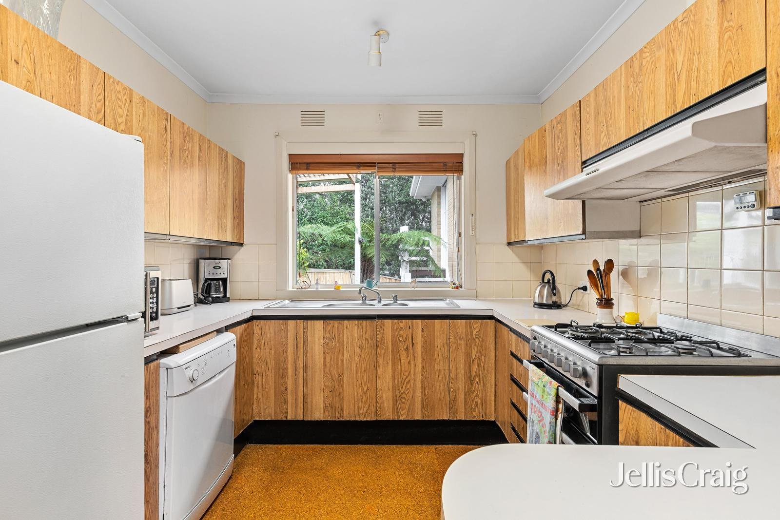 16 Highland Avenue, Balwyn image 5