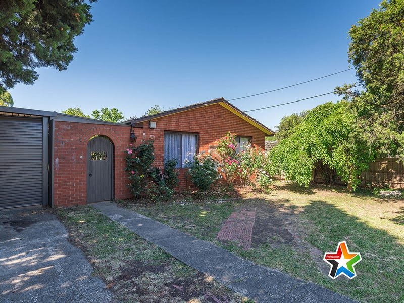 16 Highpoint Avenue, Mooroolbark image 1