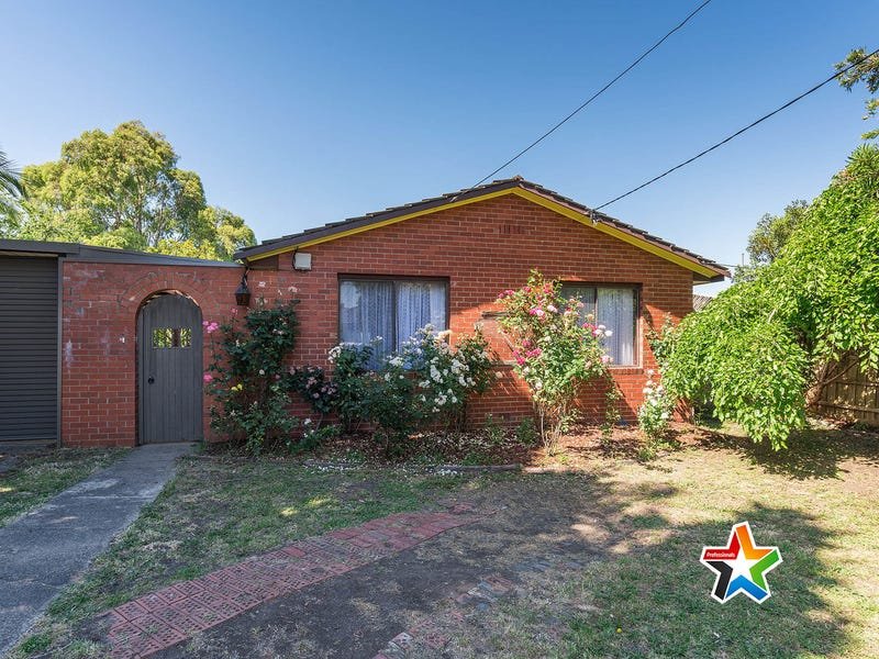 16 Highpoint Avenue, Mooroolbark image 2