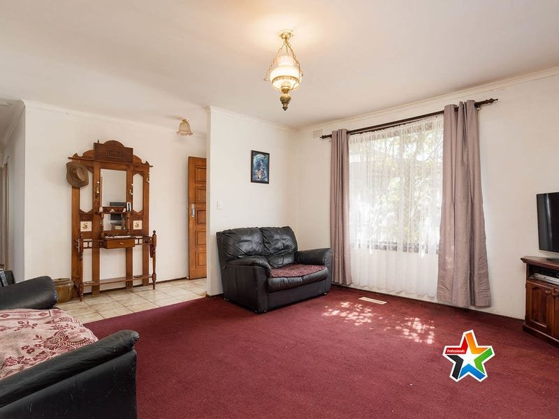 16 Highpoint Avenue, Mooroolbark image 3