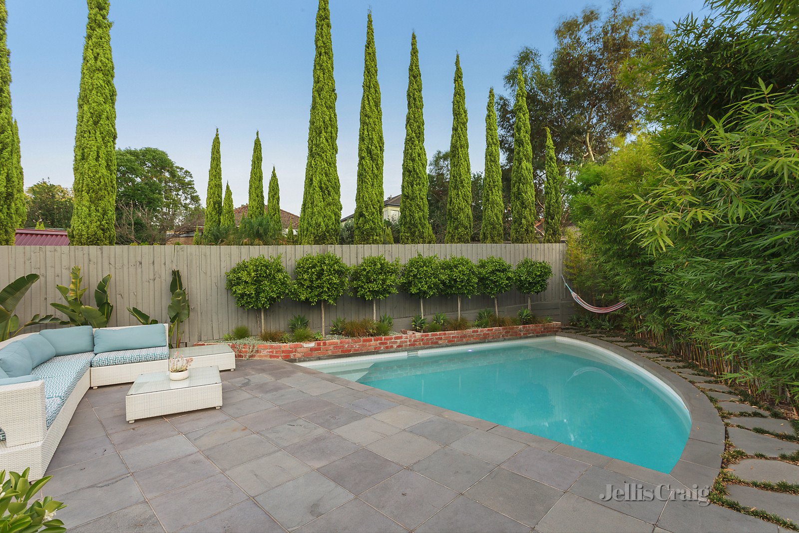 16 Hillview Road, Balwyn North image 2