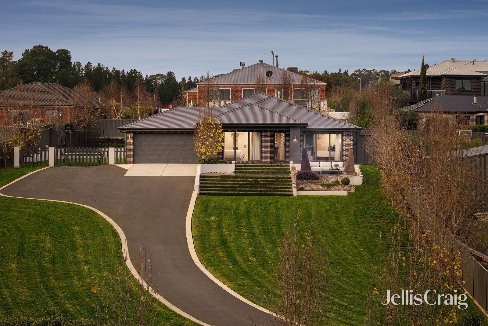 16 Holmsgarth Court, Brown&nbsp;Hill image 1