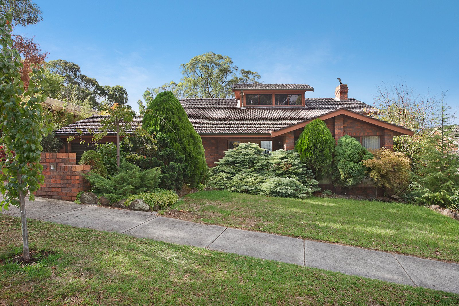 16 Homestead Drive, Wheelers Hill image 1