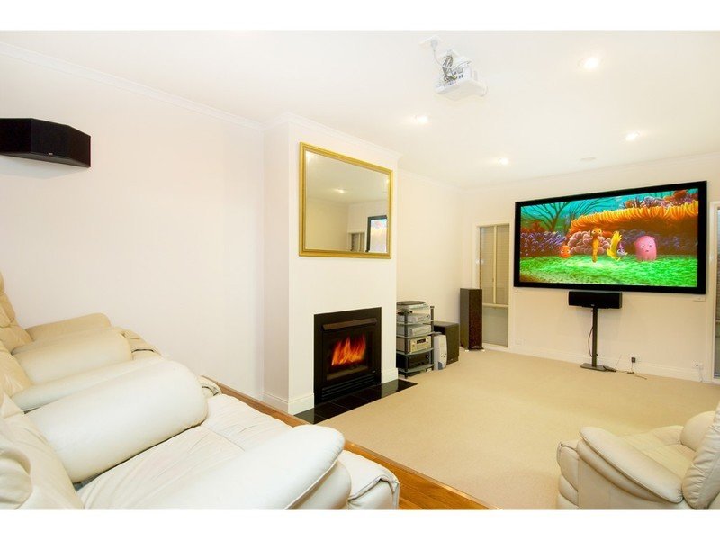 16 Hood Street, Balwyn North image 4