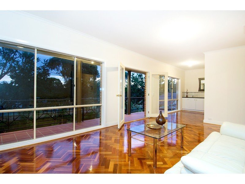 16 Hood Street, Balwyn North image 7