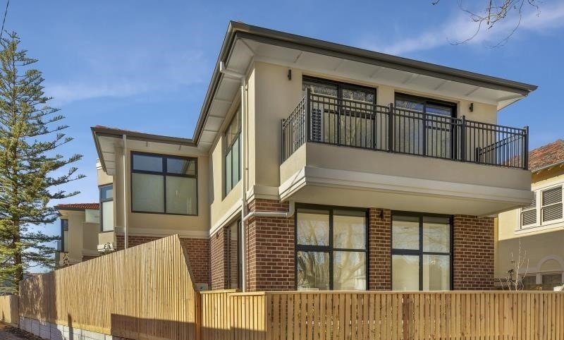 1/6 Hood Street, Elwood image 2