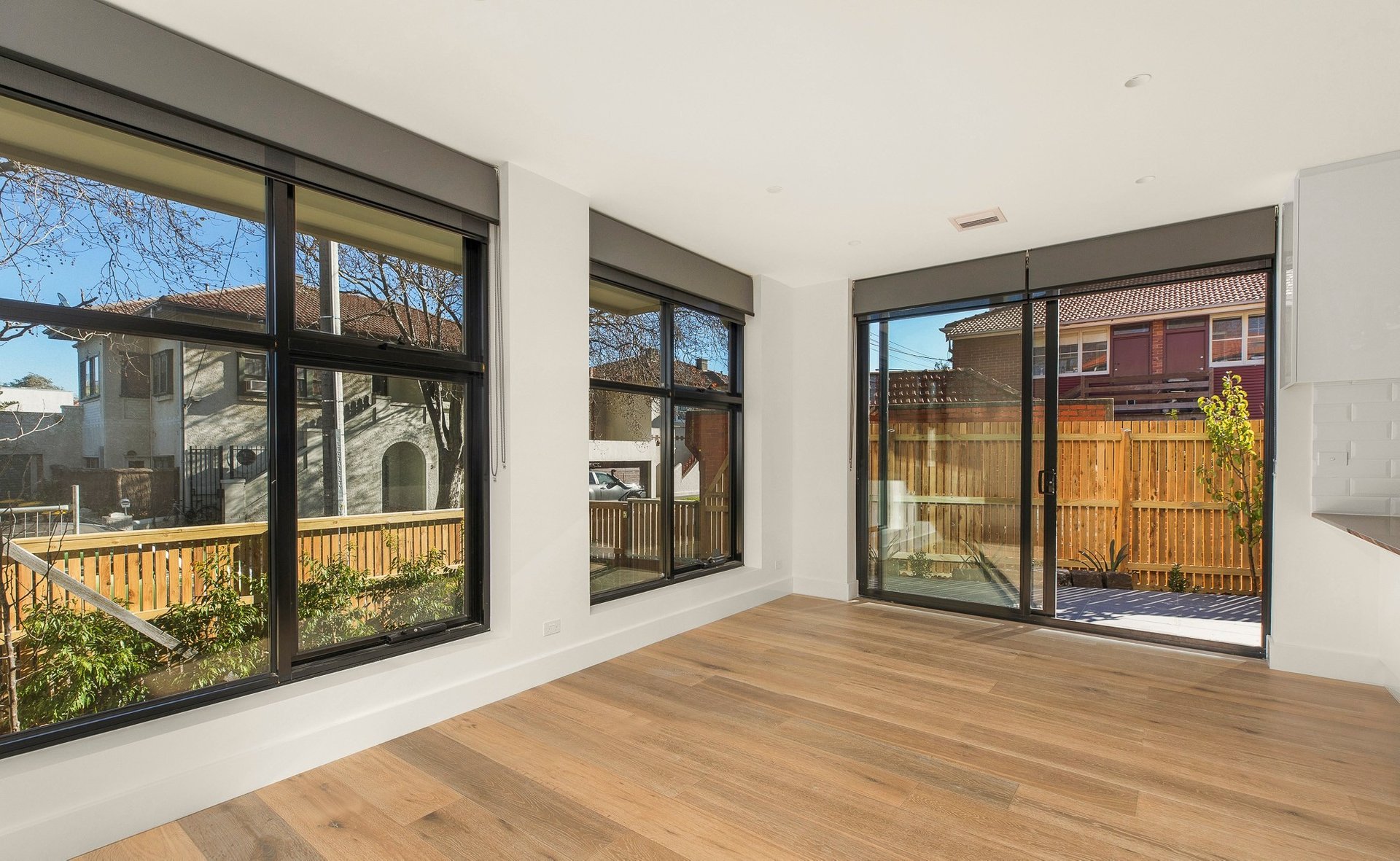 1/6 Hood Street, Elwood image 4
