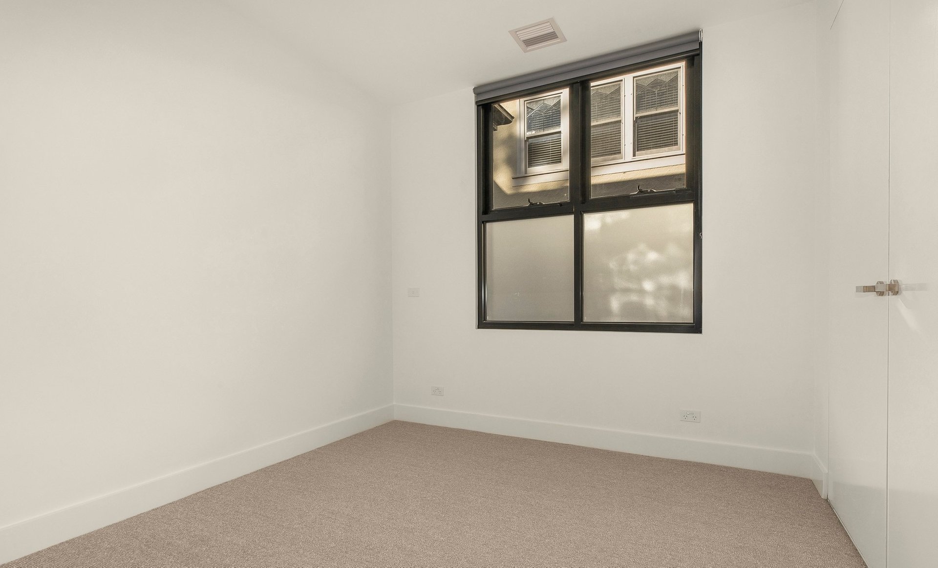 1/6 Hood Street, Elwood image 6