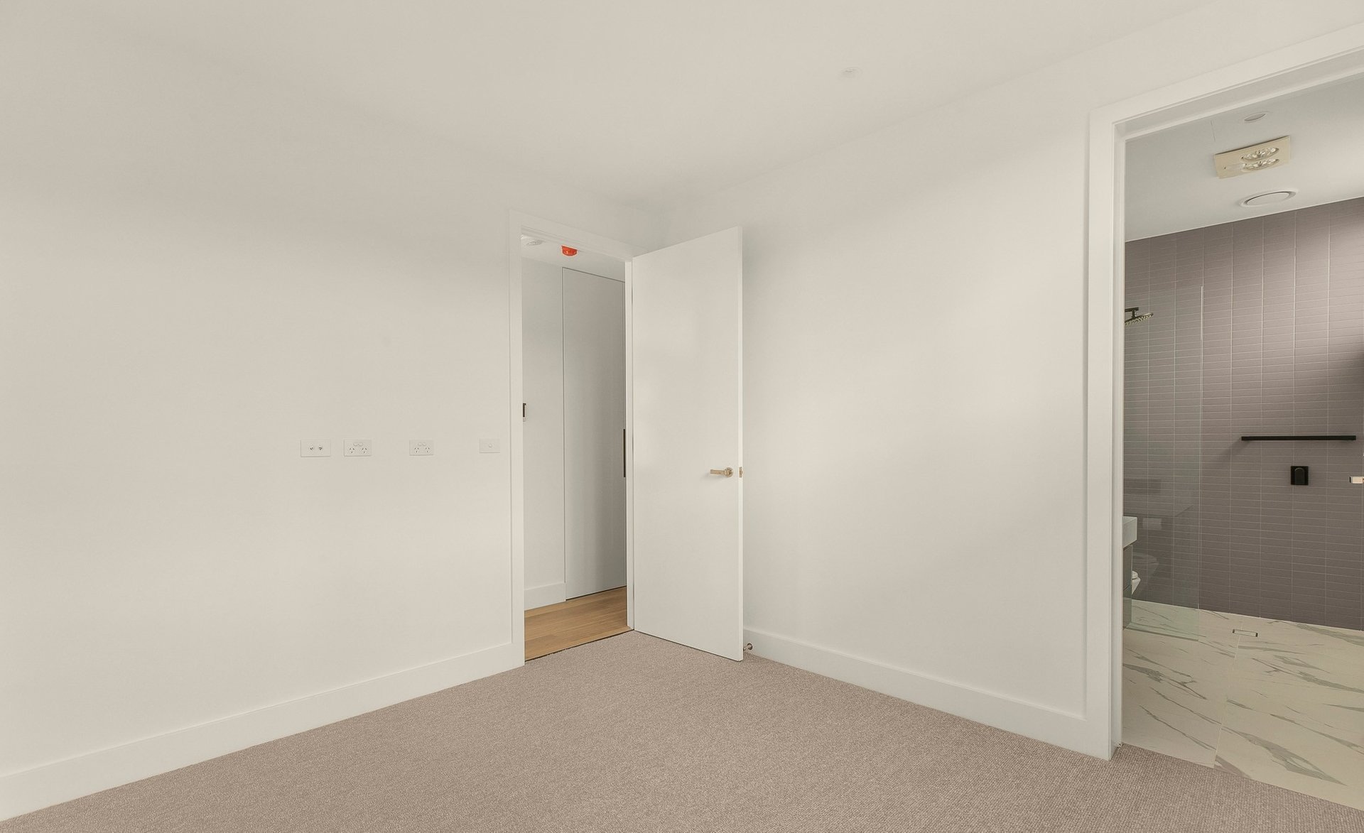 1/6 Hood Street, Elwood image 7