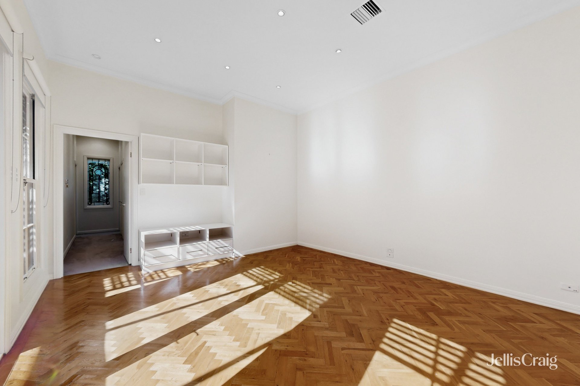 1/6 Hopetoun Avenue, Canterbury image 6