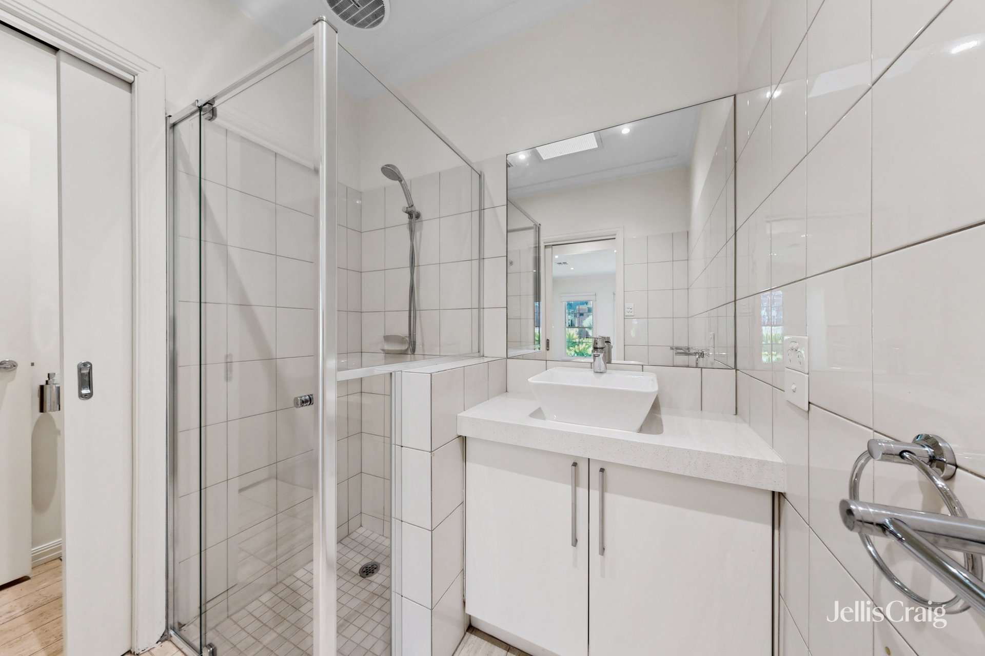 1/6 Hopetoun Avenue, Canterbury image 9