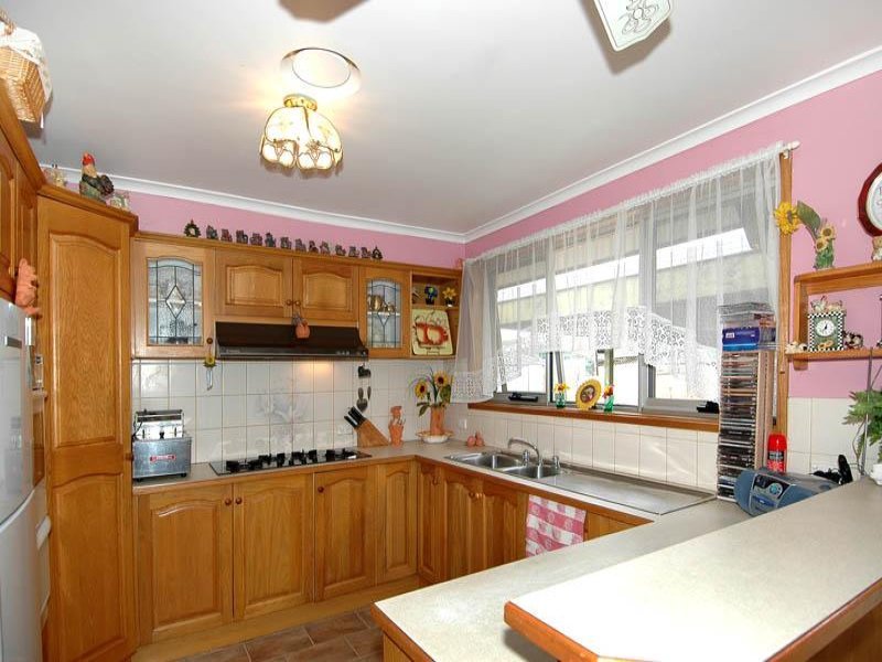 16 Howitt Avenue, Corio image 3