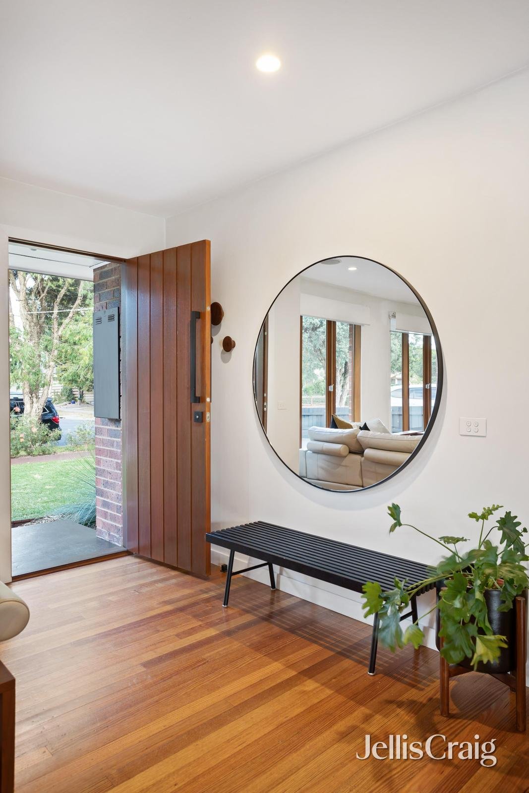 16 Huntingdon Avenue, Bayswater North image 2