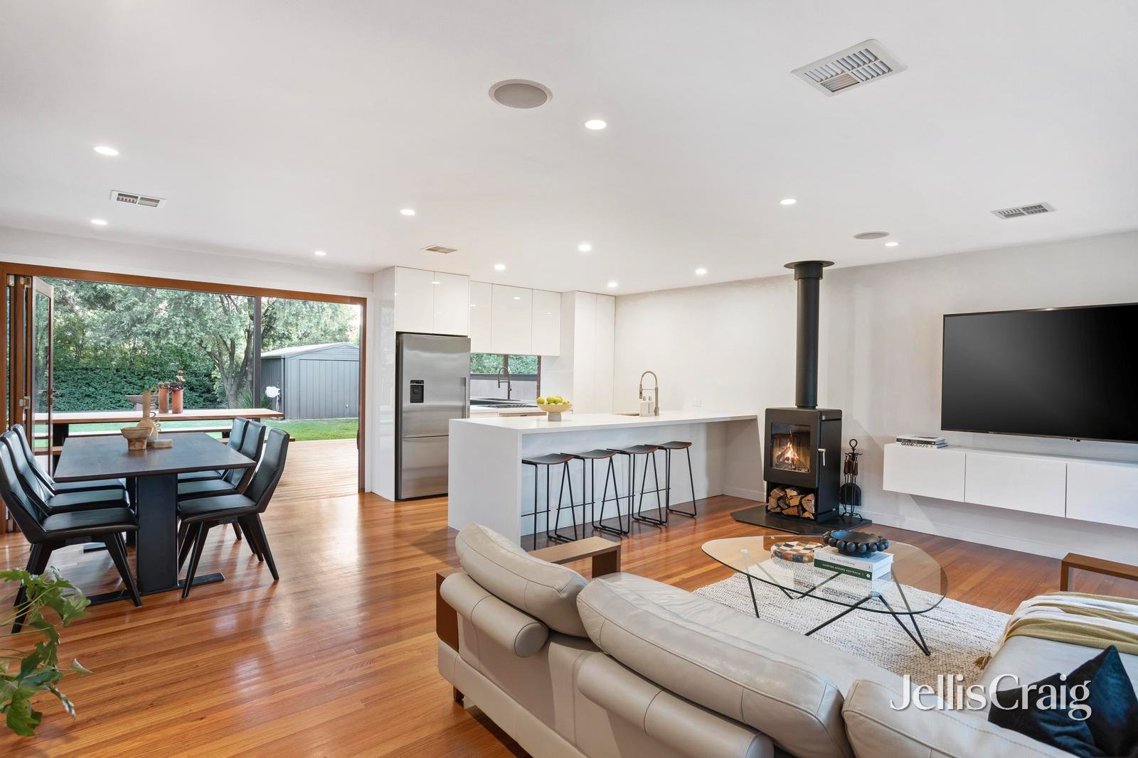 16 Huntingdon Avenue, Bayswater North image 3
