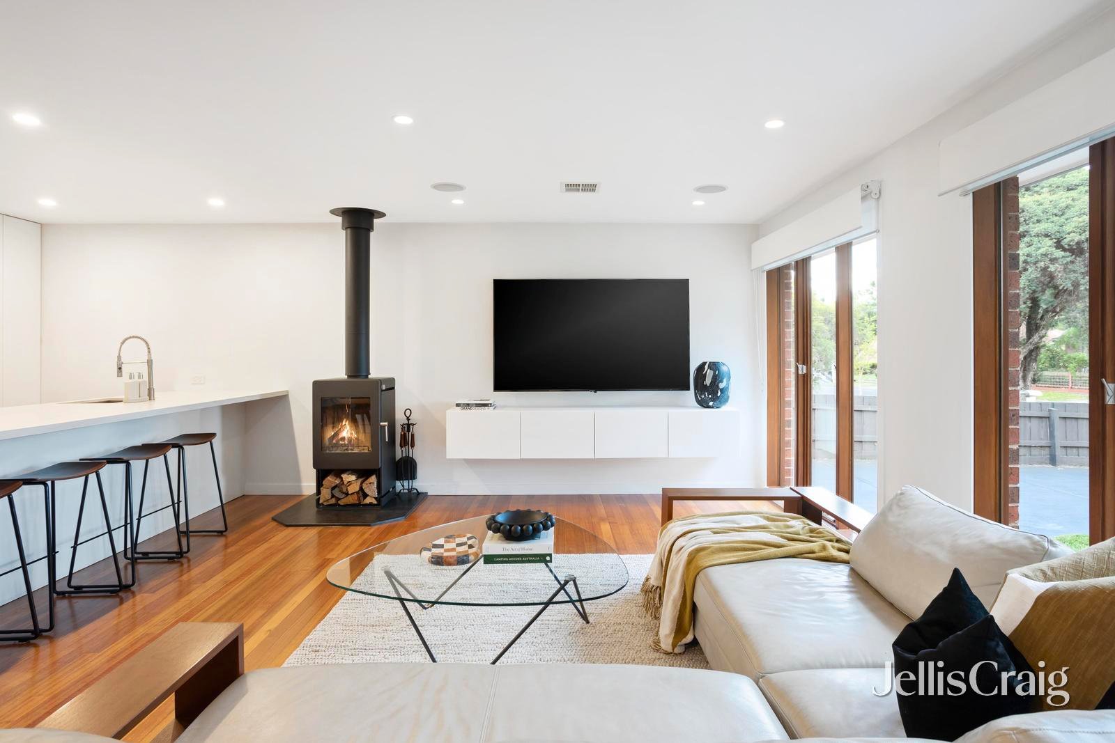 16 Huntingdon Avenue, Bayswater North image 4