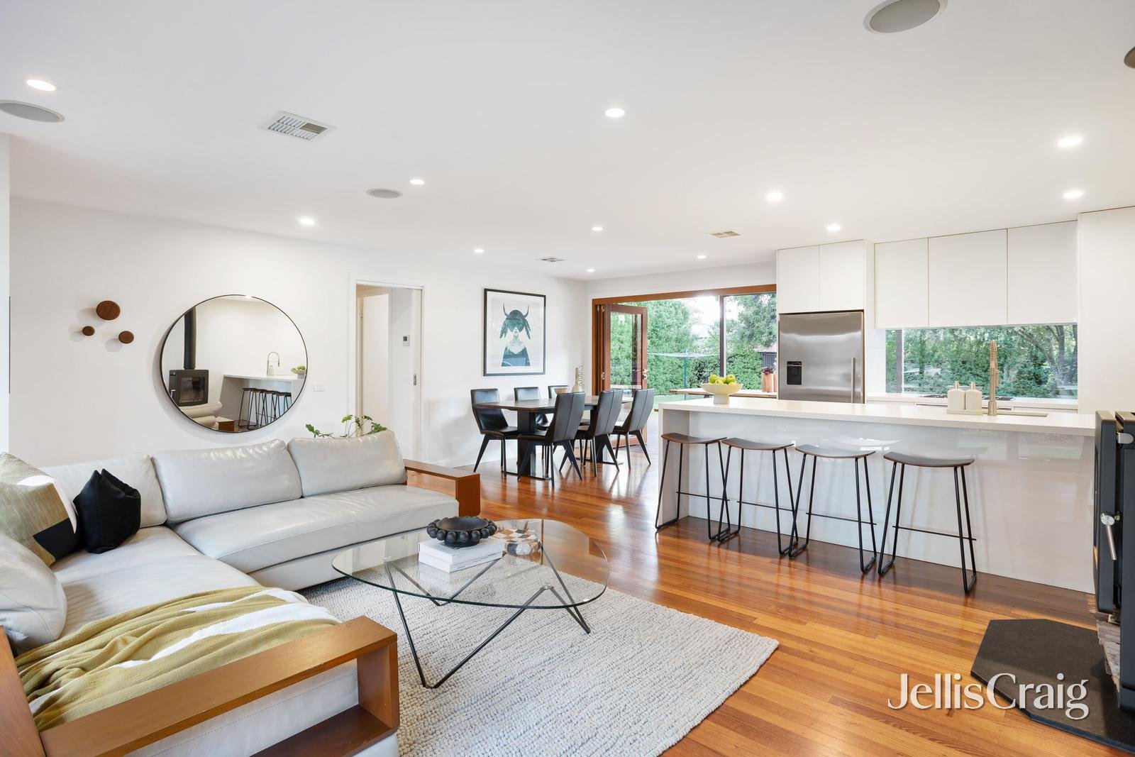 16 Huntingdon Avenue, Bayswater North image 5