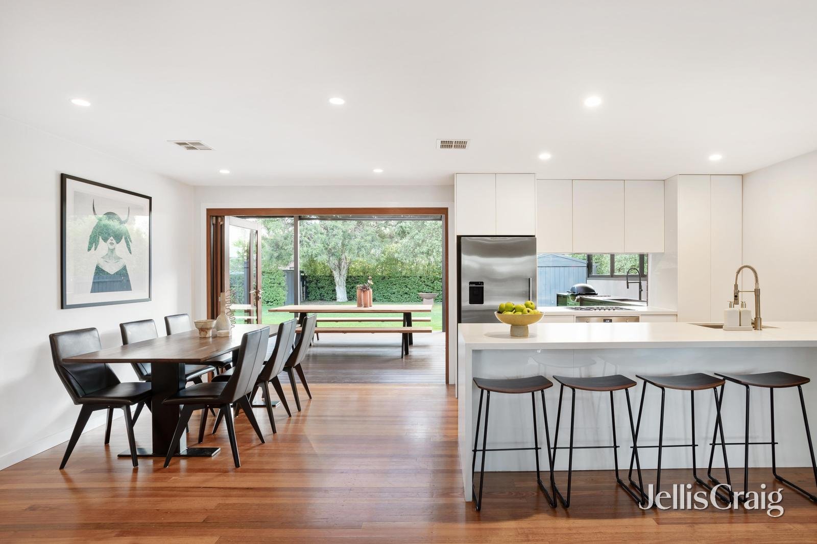 16 Huntingdon Avenue, Bayswater North image 6