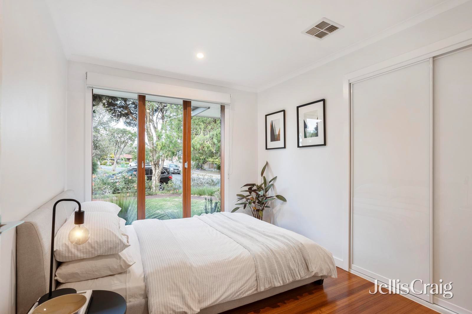 16 Huntingdon Avenue, Bayswater North image 9