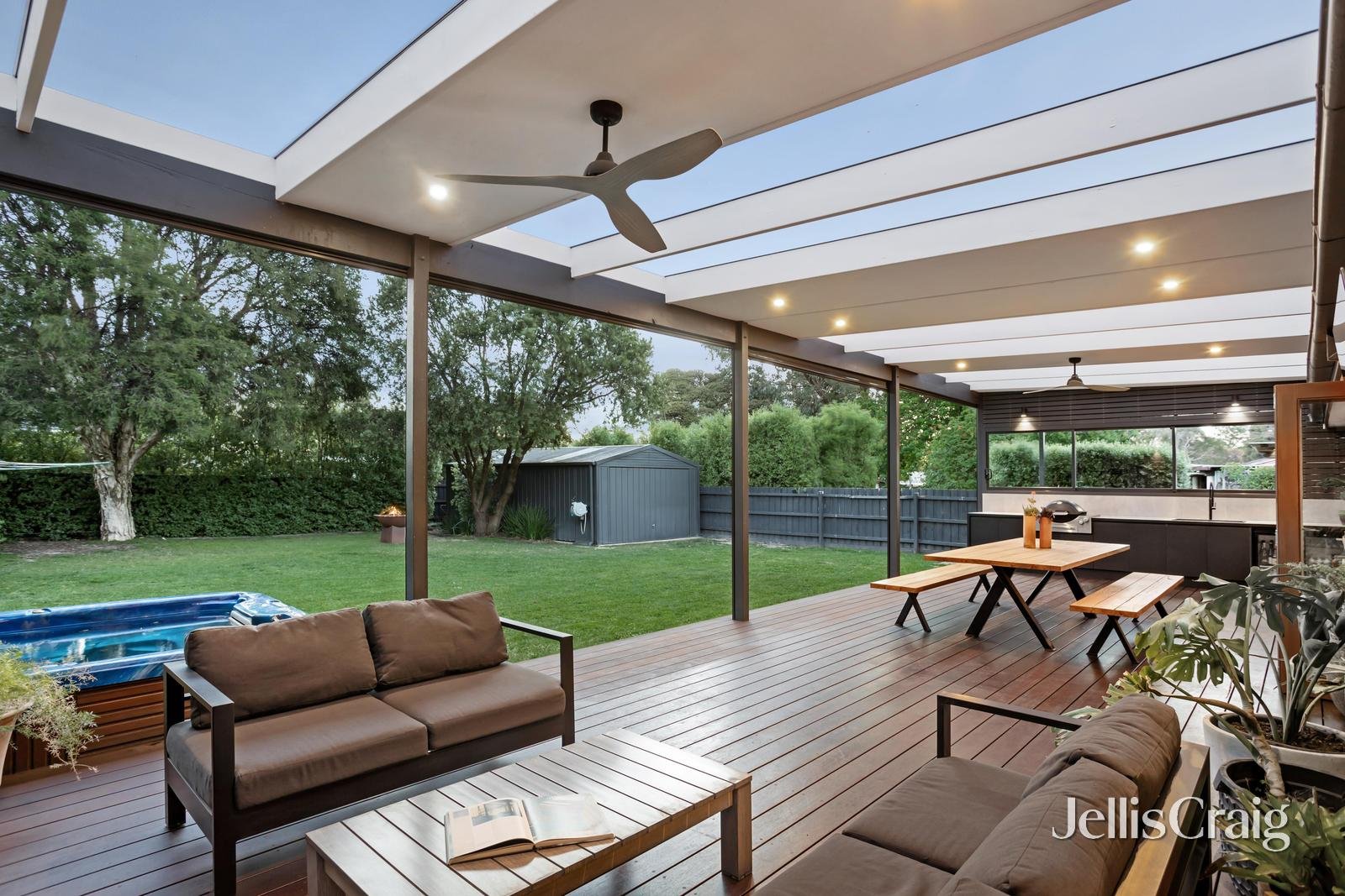16 Huntingdon Avenue, Bayswater North image 12