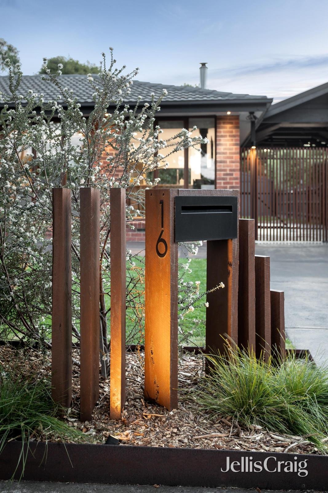 16 Huntingdon Avenue, Bayswater North image 15