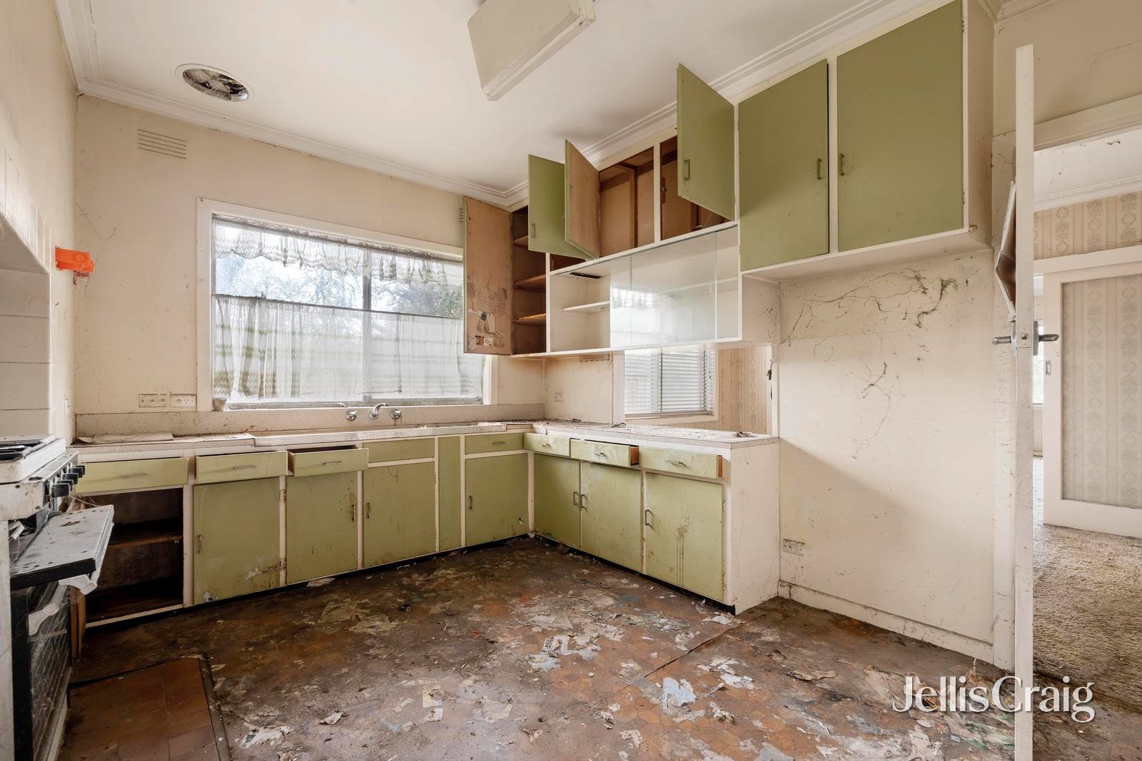 16 Hyton Crescent, Croydon image 4